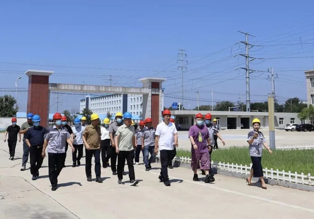 考察团一行参观众智化工科技产业园区